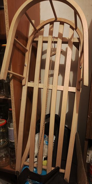 Sanki drewniane z oparciem