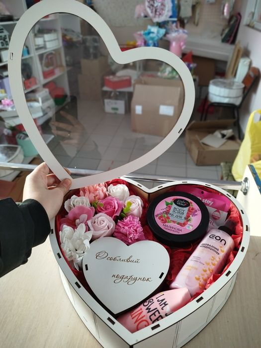 Подарунки день закоханих день святого Валентина бокс мильні квіти