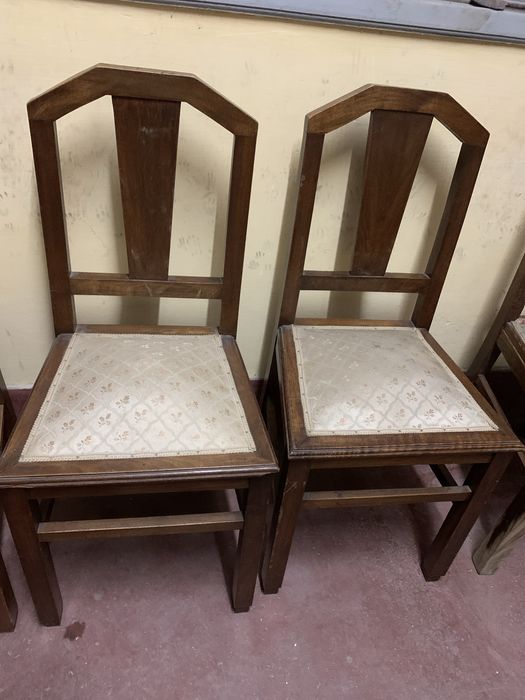 Conjunto de cadeiras antigas