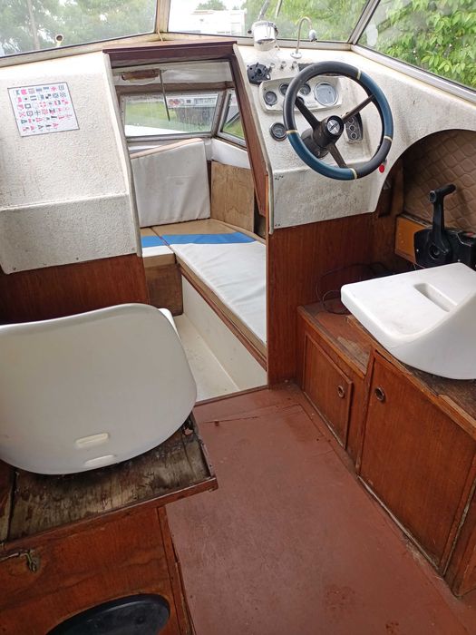 Łódź kabinowa z laminatu