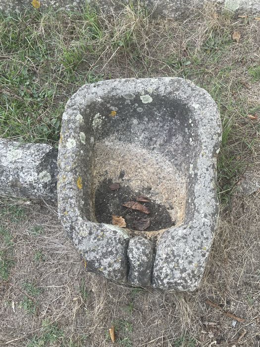 Pias de pedra antigas , muito bom estado sao  4