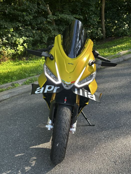 Aprilia rs 660 akrapovic acid gold