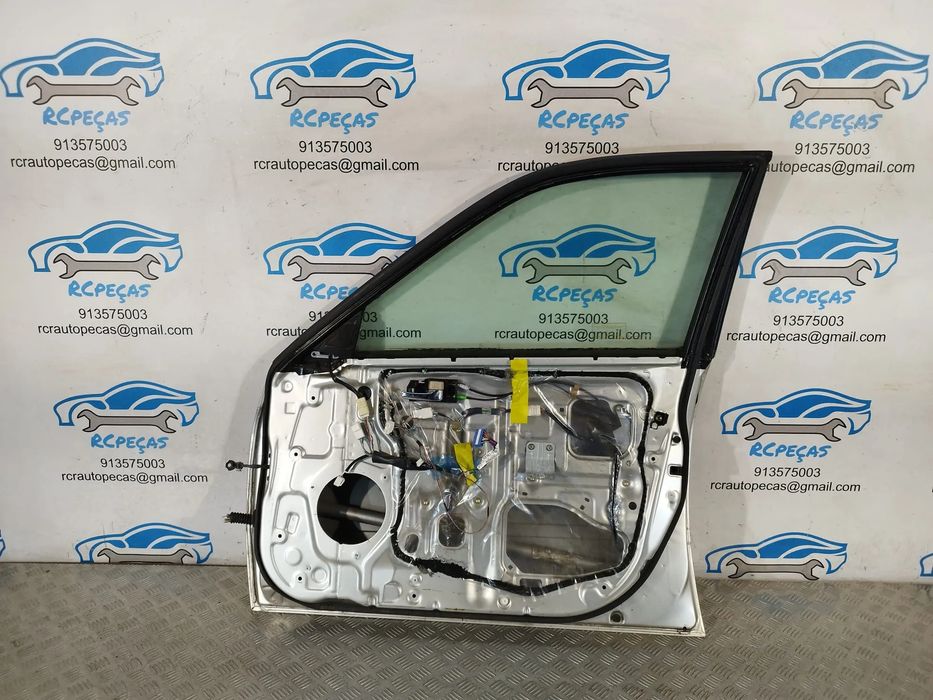 PORTA FRENTE FRONTAL DIREITA LEXUS IS I 200 XE10