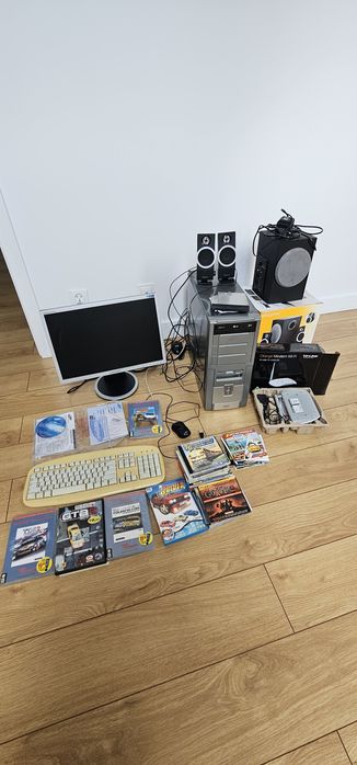 Stary komputer stacjonarny Windows XP