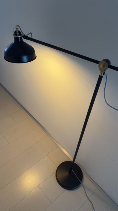 Candeeiro de pé Ranarp preto ikea