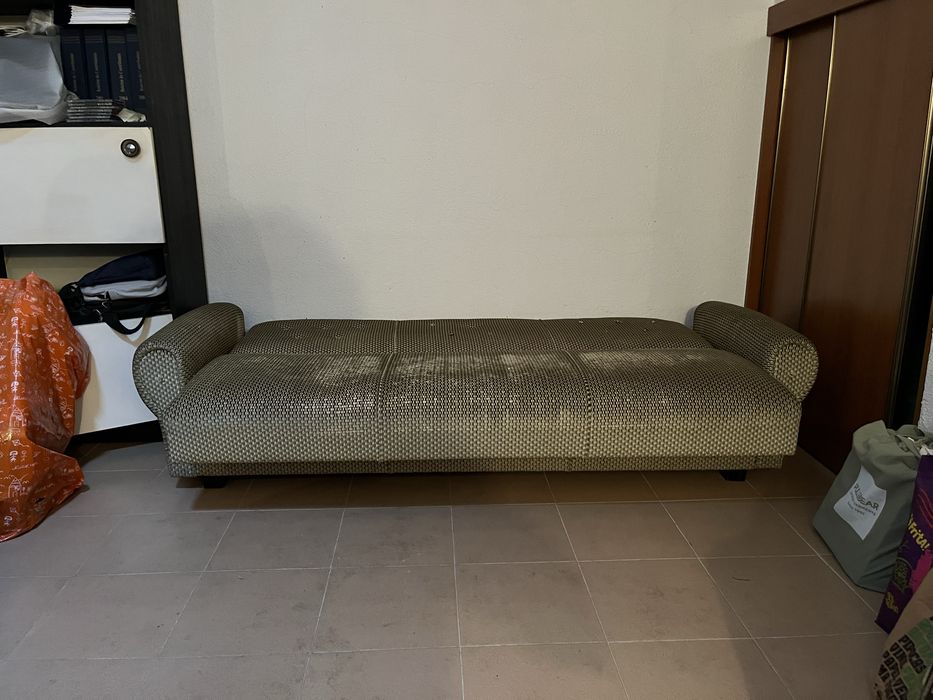 Sofá desdobrável com espaço para arrumação