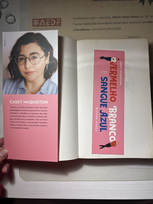Livro “Vermelho, Branco e Sangue Azul”