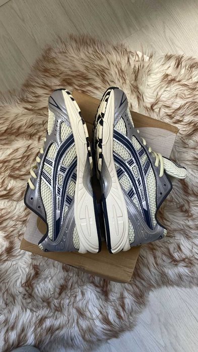 Asics Gel-Kayano 14 bege