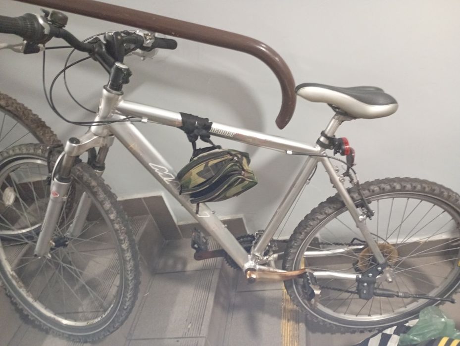 Srebrny commander MTB