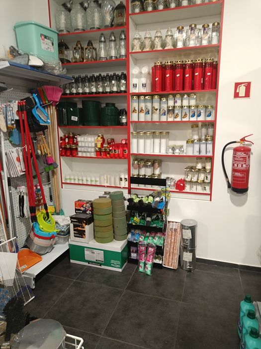 Vendo estantaria e moveis  de loja