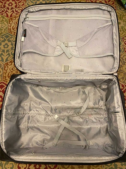 Велика валіза Delsey в гарному стані з/без маленької валізи