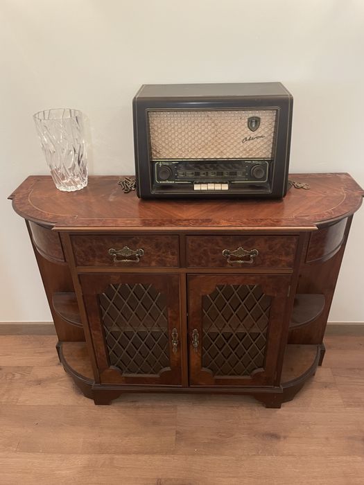 Cómoda antiga com chave