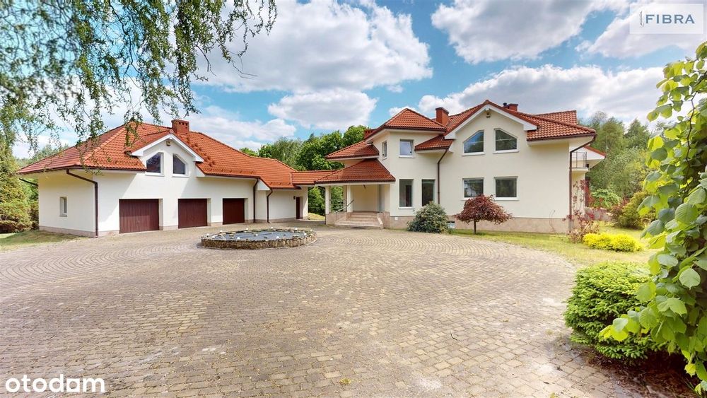 Dom z własnym lasem - 3 garaże z mieszkaniem