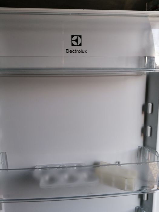 Frigorífico combinado de encastrar Electrolux