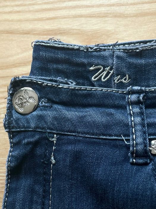 Ciemnogranatowe jeansy damskie, prosty fason