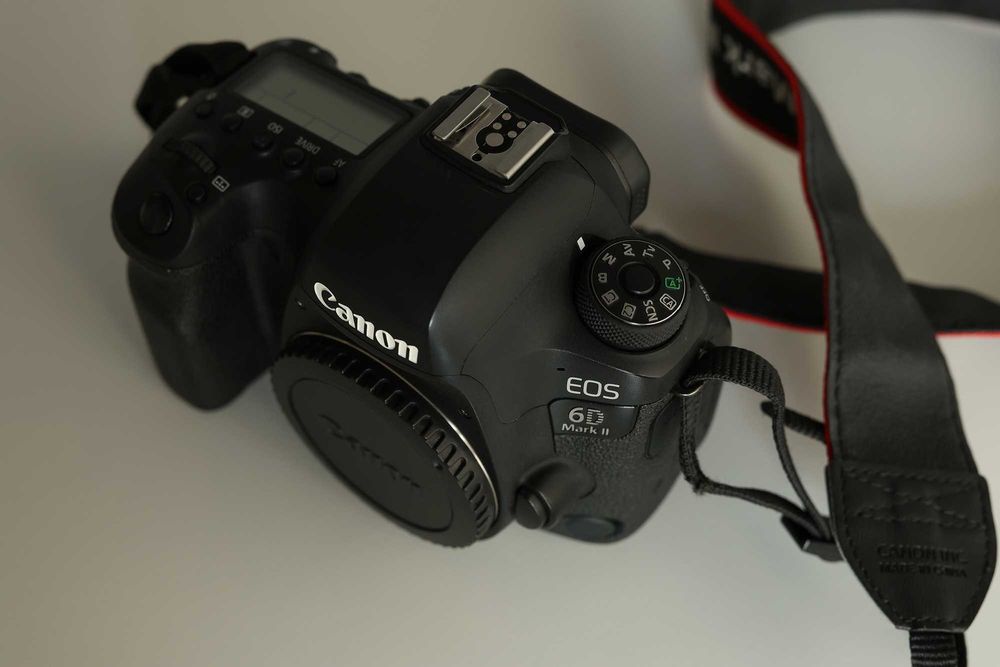 Продам Canon EOS 6D Mark II, fullframe, новий затвор, 3 акамулятора