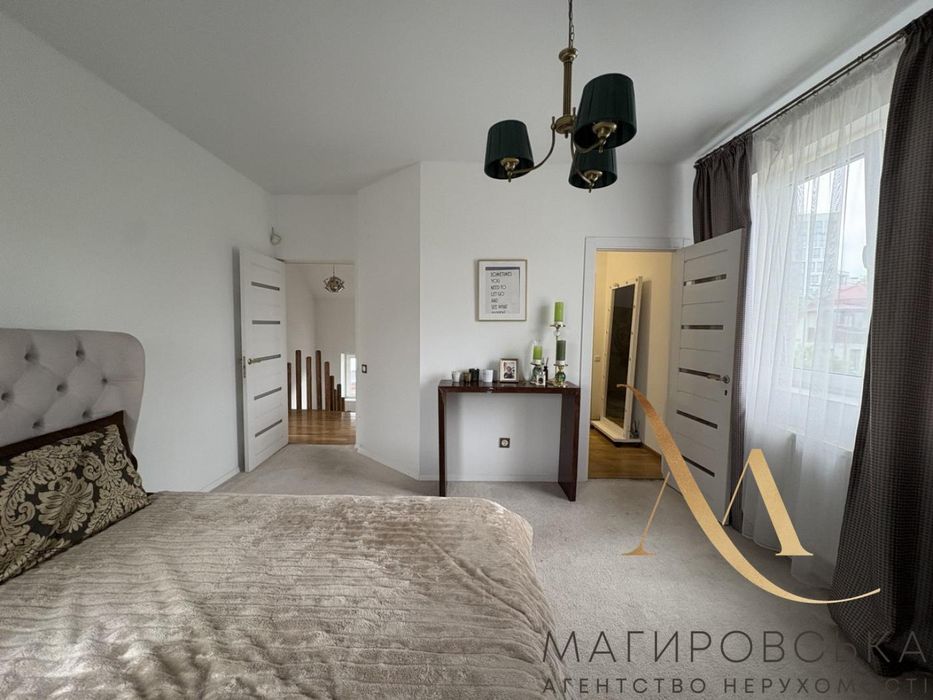 Продаж будинку з дизайнерським ремонтом, ділянкою 5 соток біля парку по вул.Скнилівська