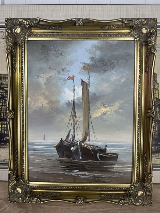 Obraz olejny – pejzaż morski z łodzią, autor S. Leigh, złocona rama