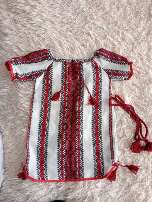 Плаття -вишиванка.