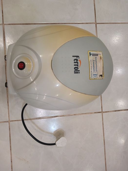 Електричний водонагрівач.