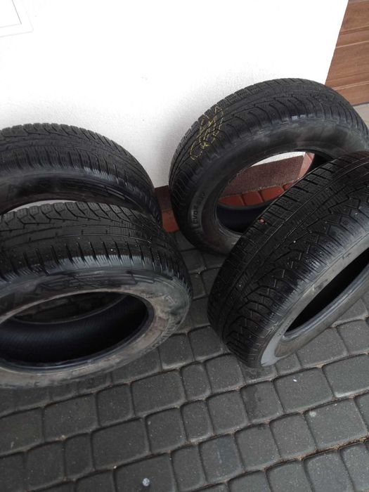 Na sprzedaż opony zimowe Hankook 4 szt 215/70R16