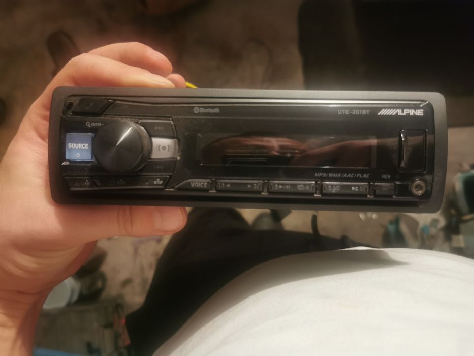 Radio samochodowe ALPINE UTE-201BT Bluetooth