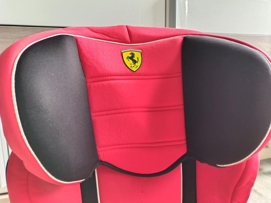 Fotelik samochodowy dziecięcy Scuderia Ferrari