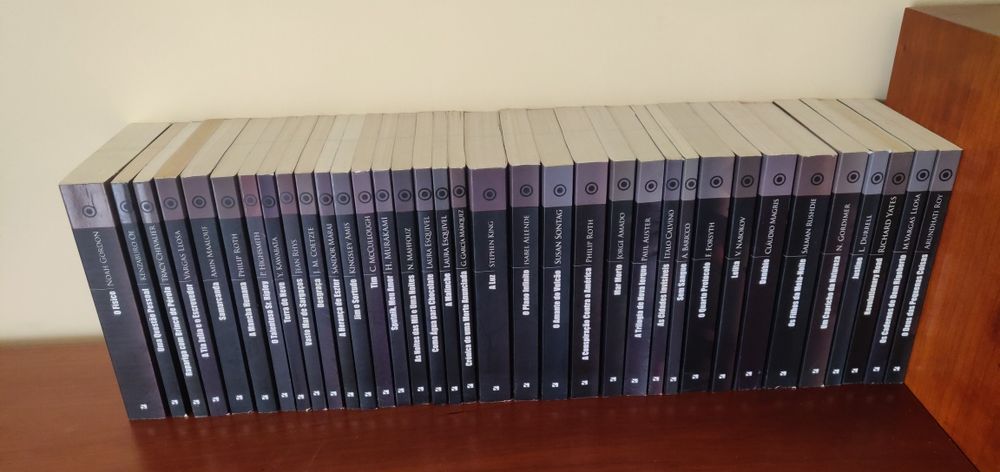 35 livros  em muito bom estado