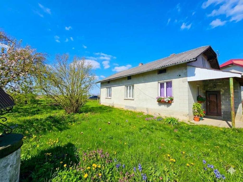 Продається добротний цегляний будинок...