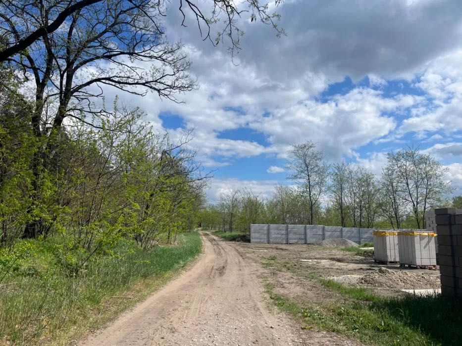 Продаж новобудови з землею біля лісу