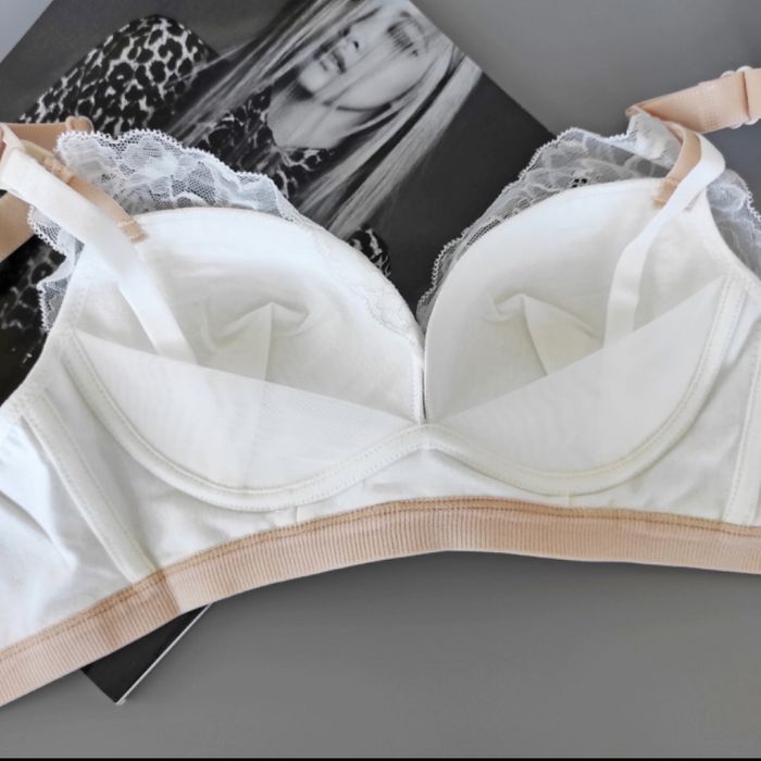 Бюст для годування