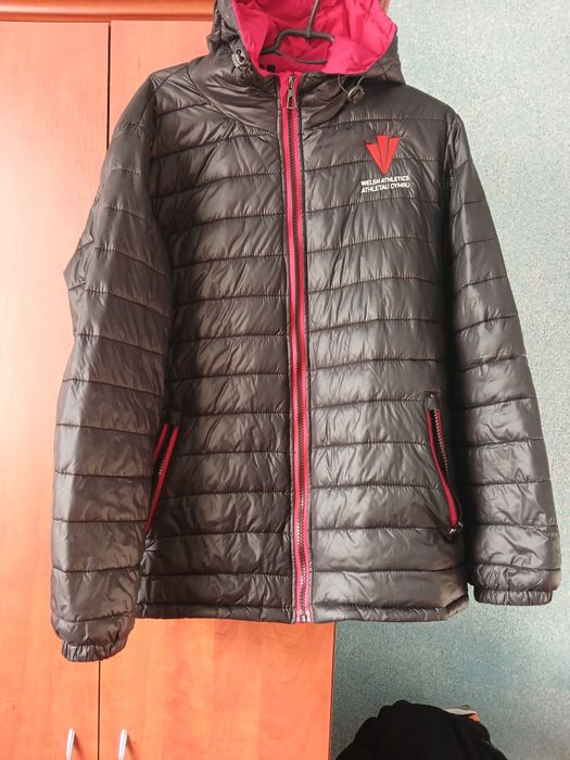 Куртка розмір м в дуже хорошому стані