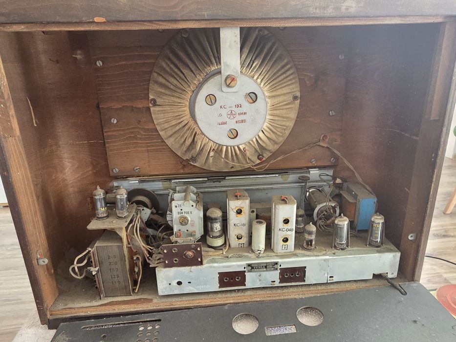 Radio lampowe Tesla Bratyslava 621A Opera Antyk
