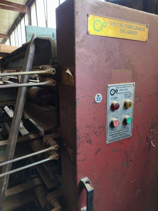 Máquina painel. Modelo delgado