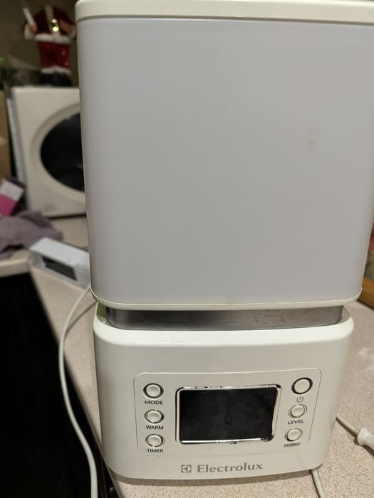 Продам увлажнитель воздуха Electrolux EHU-3510D