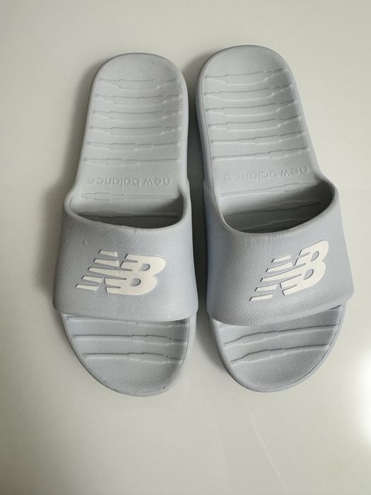 Тапочки unisex New Balance 100