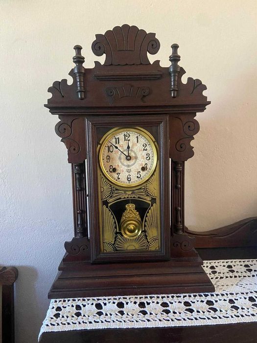 Relógio de mesa antigo da marca Reguladora