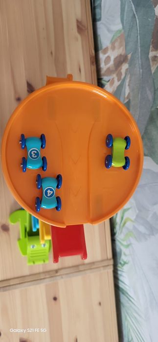 Parking- zjeżdżalnia dla samochodzików