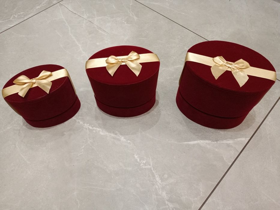 Zestaw welurowych pudełek bordowych na prezent B11002