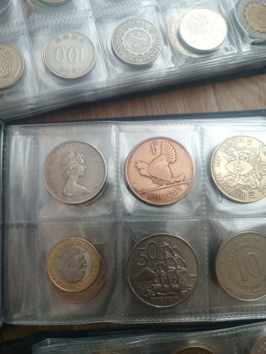 625  Монет  світу