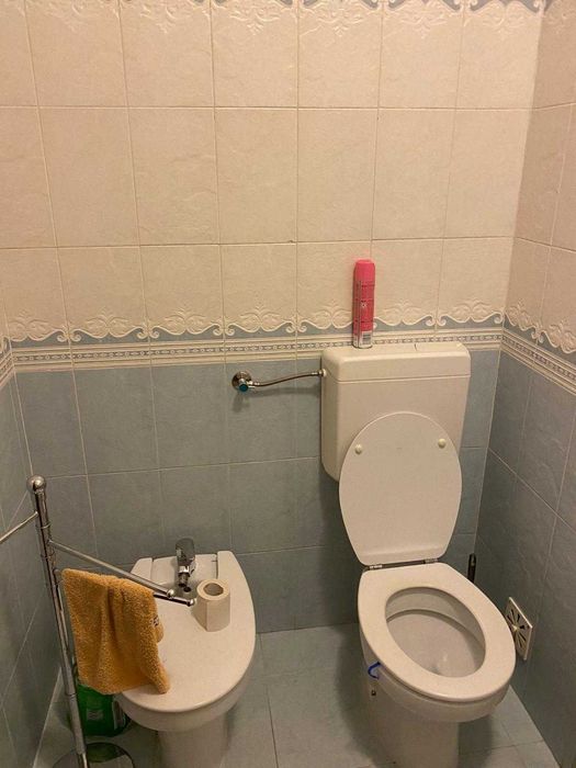 Aluga-se quarto individual