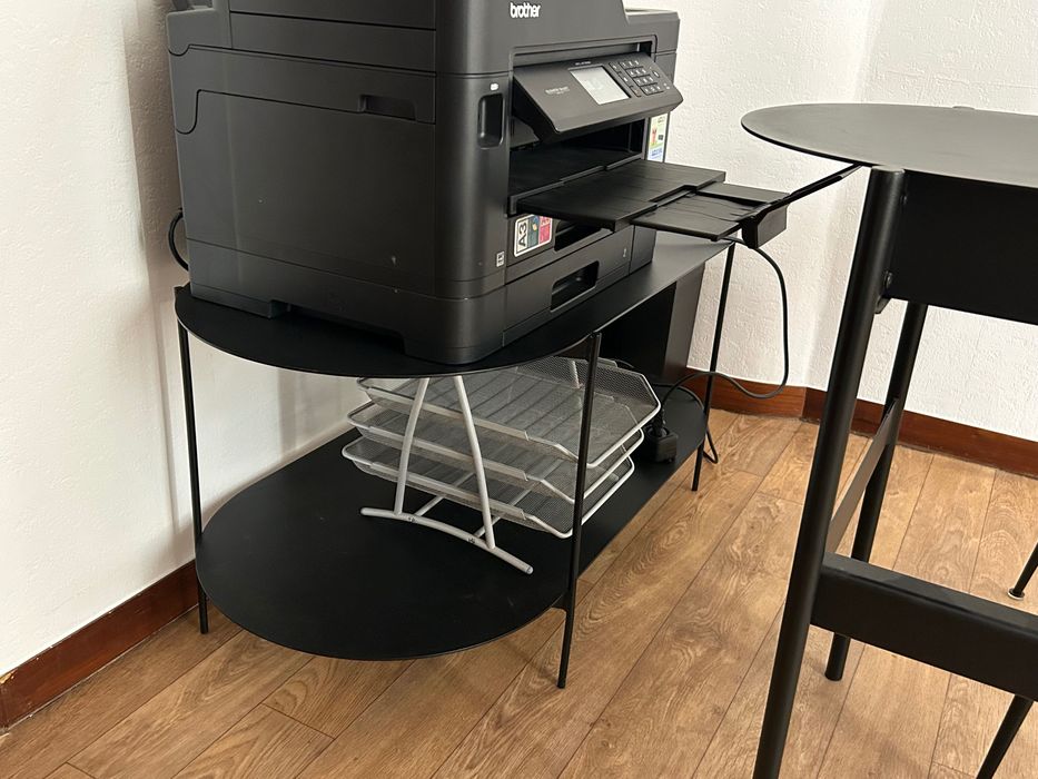 Secretária e Mesa de Apoio