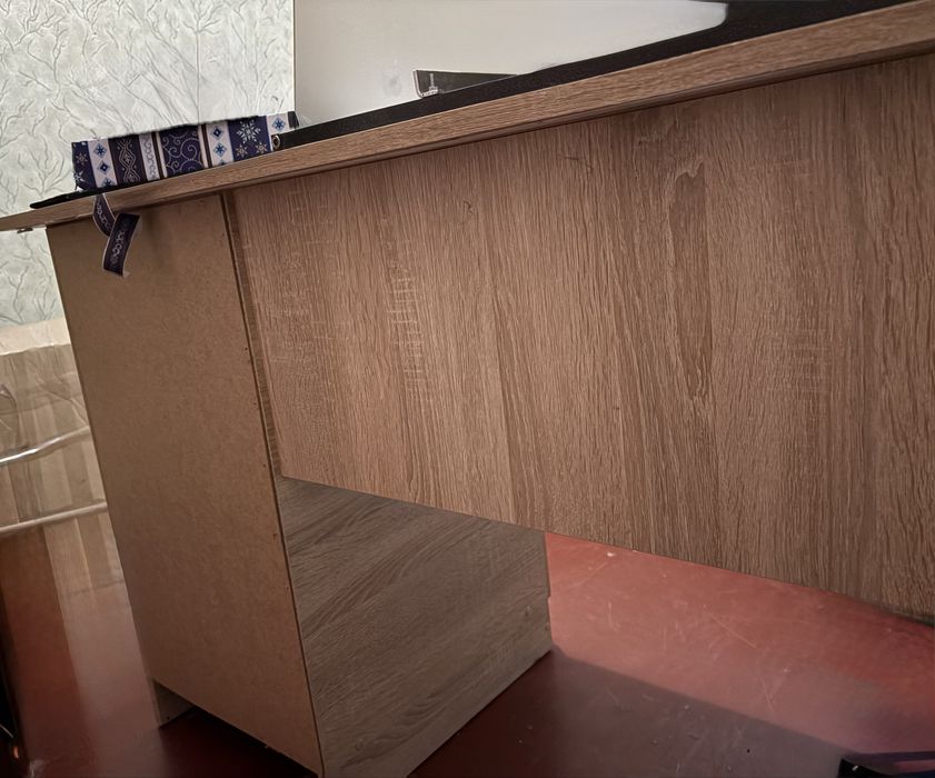 Стіл письмовий з тумбою