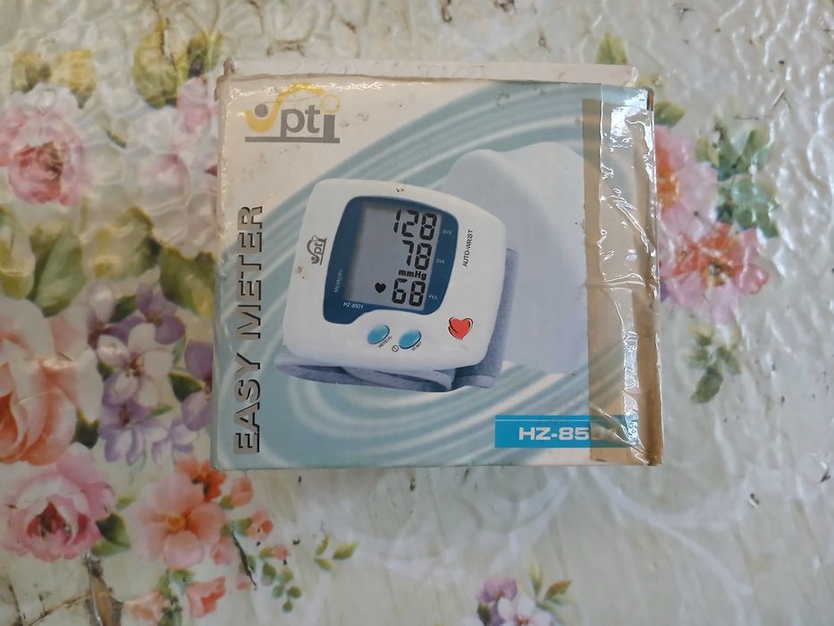 Рабочий автоматический запястьевой тонометр Opti HZ-8501
