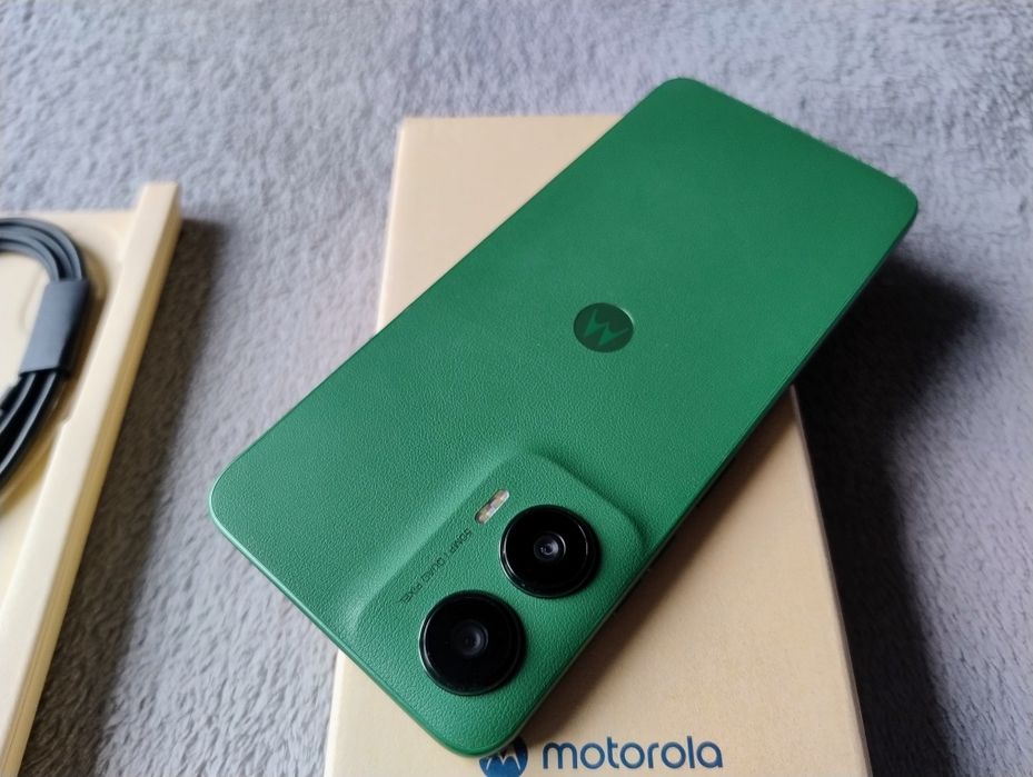 Motorola Moto G35 5G 8/128 GB - kolor Leaf Green - jak nowa - zestaw