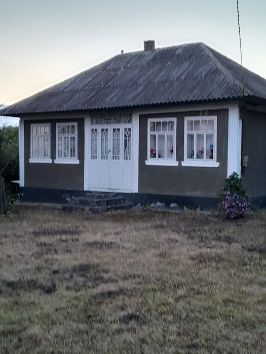 Продам будинок в селі Долиняни Чернівецької області