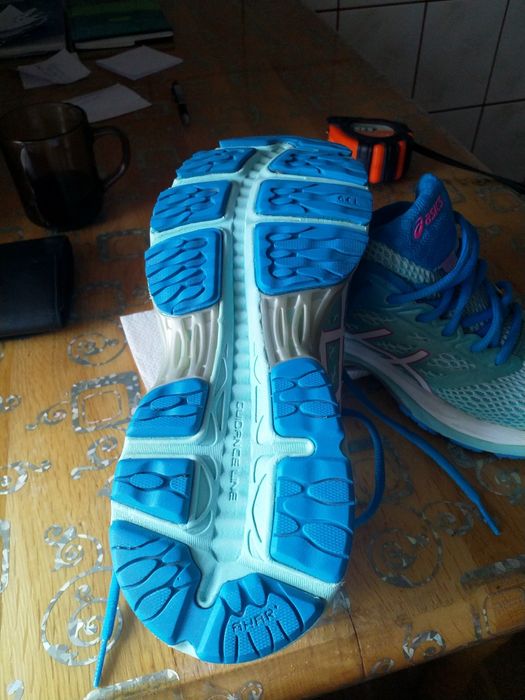 Продам кросівки ASICS 38 розмір