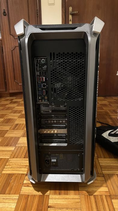 Torre Cooler Master Cosmos C700M