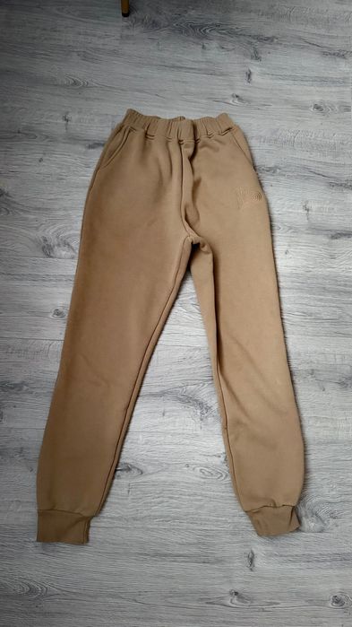 Жіночий спортивний костюм