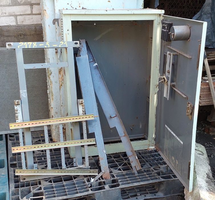 Шафа електромонтажна 66х100х25 см